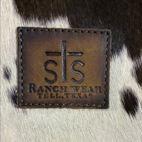 STS Ranchwear Cowhide Pattern Tote - Picture 2 of 3